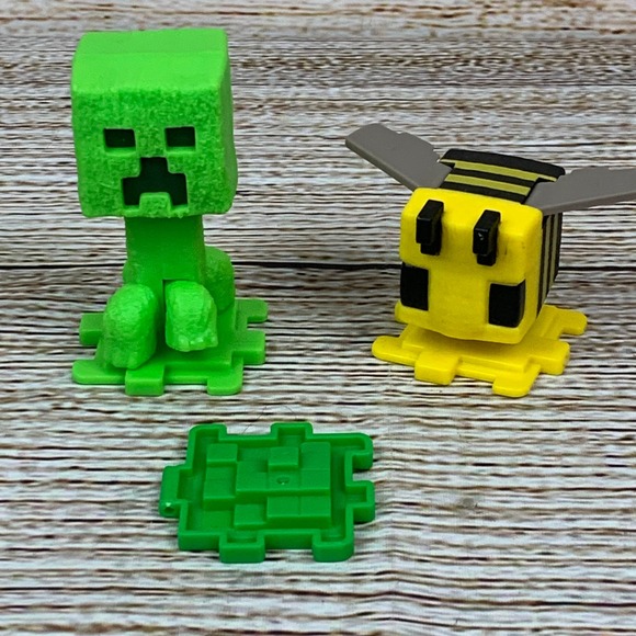 Minecraft Mini Figures Creeper & Bee Set Toy Collectibles - Picture 1 of 4
